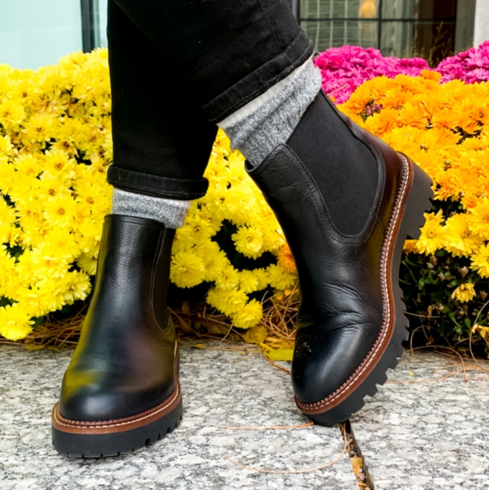 New Caslon Miller Water Resistant Chelsea Boot Size 7.5